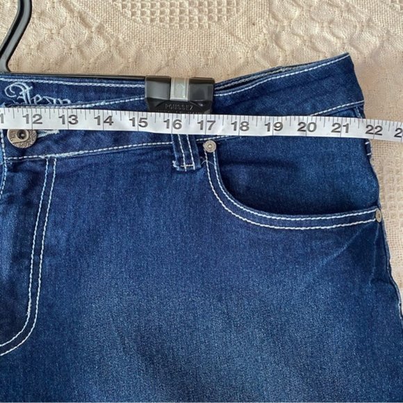 SWEET JEANS Blue Medium Dark Wash Capri Jeans Size 20 - Picture 3 of 10